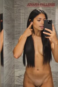 Aiyana Falleris | Nude Selfie