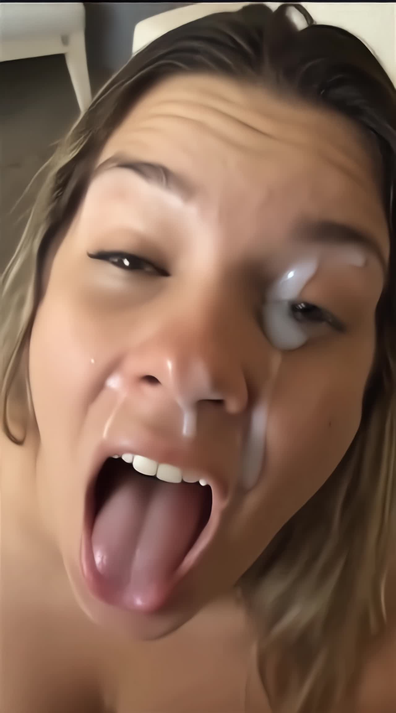 Brunette Facial Cum in Eye
