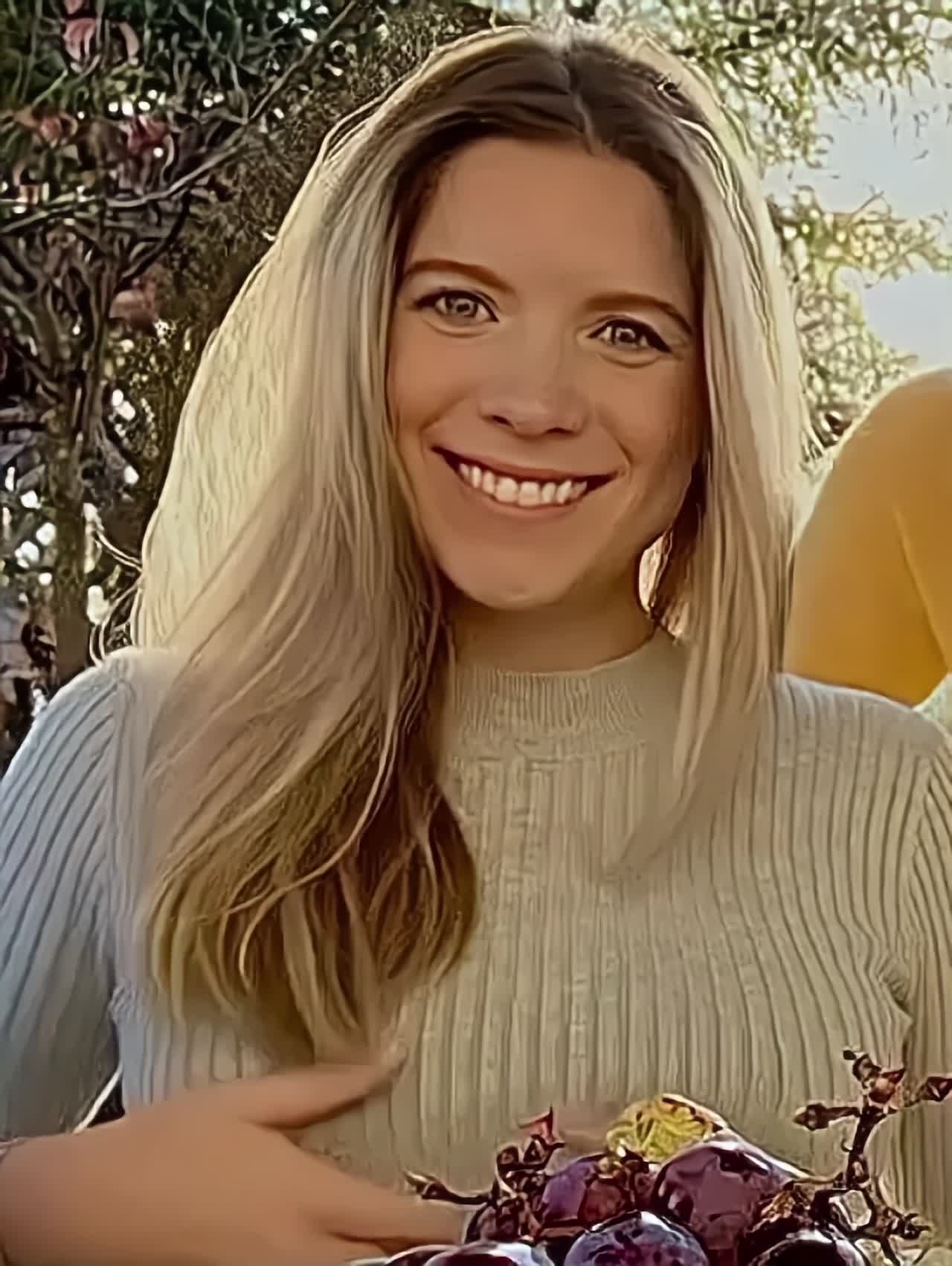 Brunette Shows Tits